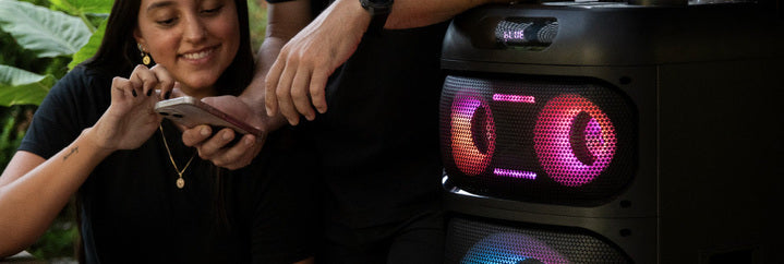 Elige bien tu parlante: ¿All-in-One o Karaoke?