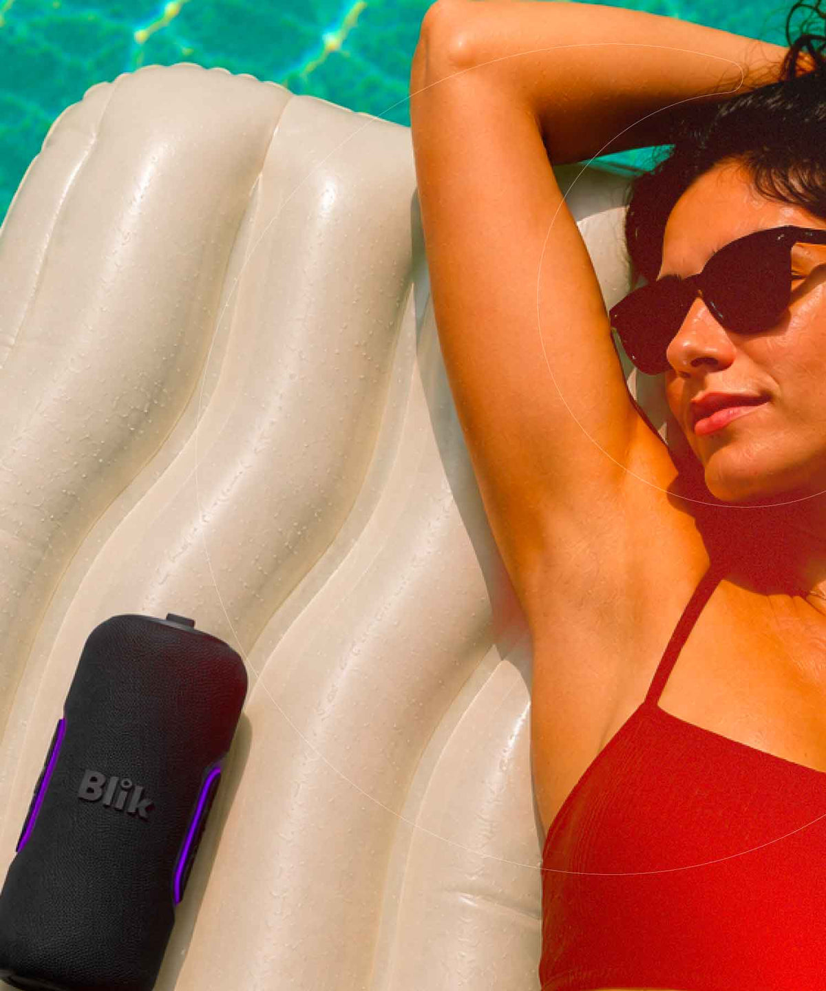Parlantes Blik resistentes al agua, ideales para exterior. Con Bluetooth, gran sonido y batería duradera. Cómpralo en Blikstore.com con envío a todo Chile.