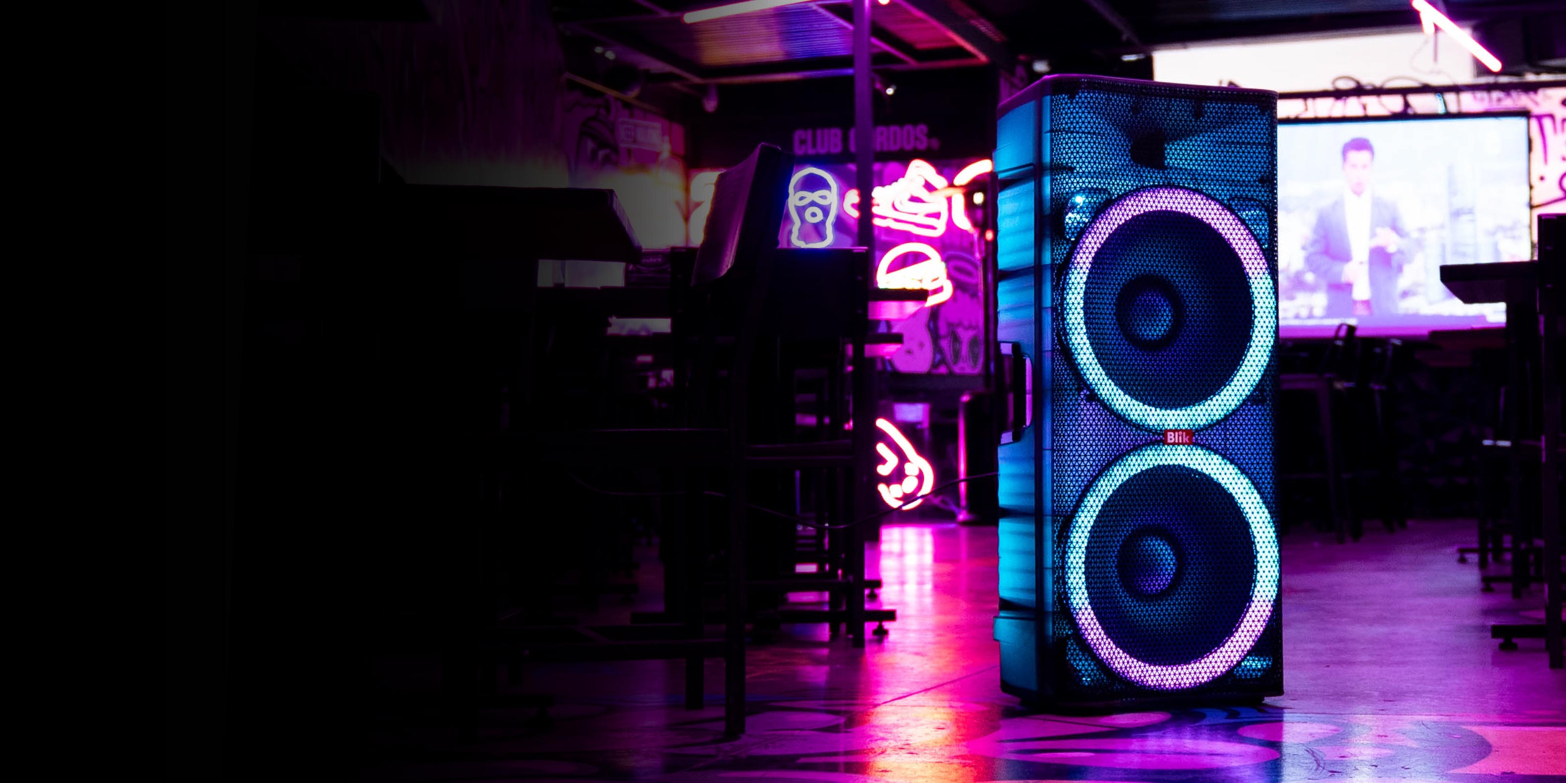 Parlantes karaoke Blik con micrófono, luces y sonido potente. Arma la fiesta donde quieras. Compra online en Blikstore.com con envío a Chile.