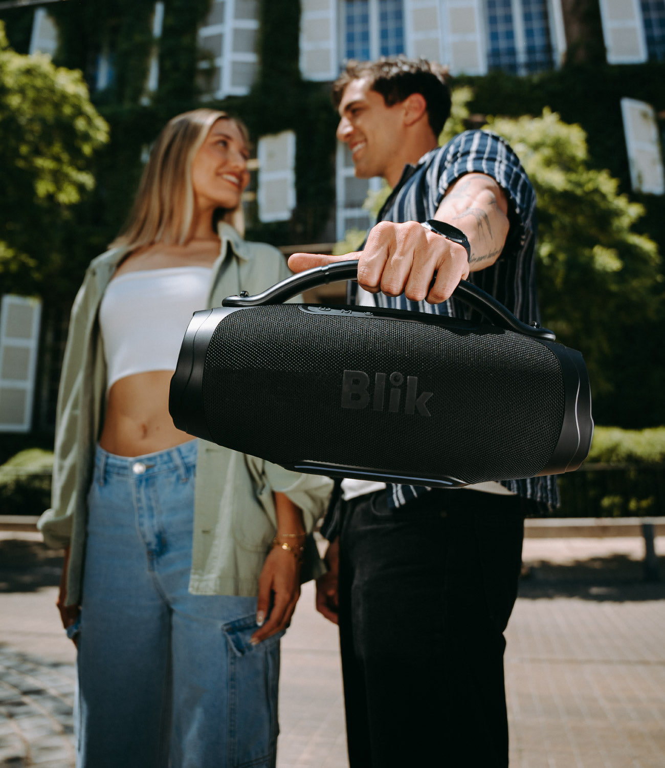 Parlantes Blik con gran potencia, Bluetooth y diseño portátil. Sonido de alta calidad con envío rápido en Blikstore.com para todo Chile.